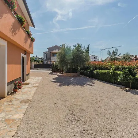 Appartamento Amazing In With Kitchen Tar-Vabriga